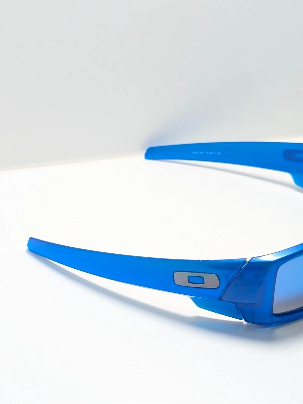 Oakley Gascan OO9014-3460 X-Ray 2017 Blue Mirrored Wrap Sunglasses 60-15-128